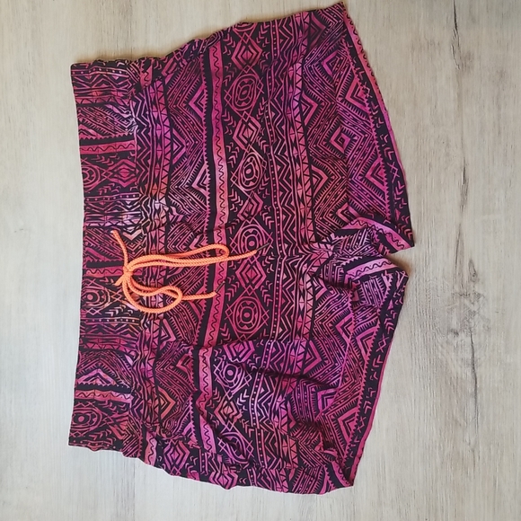 Hot Pink Orange Striped Geometric Pattern Beach Summer Shorts - Picture 1 of 5